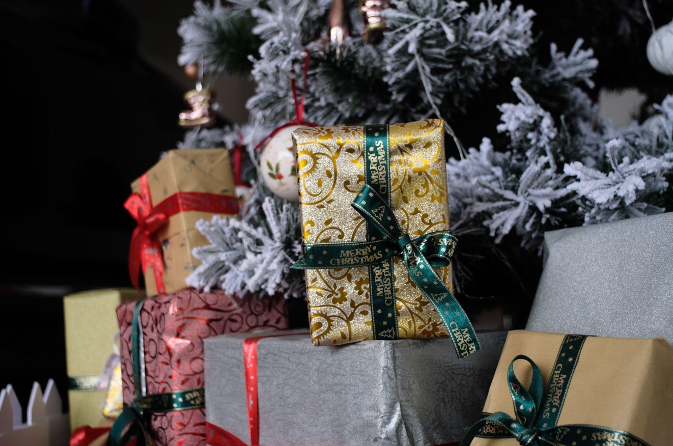 Discover King of Christmas and Perfect Lighted Tree Toppers